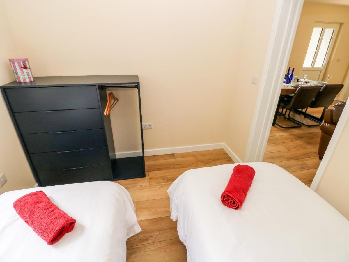 Ramsey Lodge Bier Wood Lodges Tenby Exteriör bild