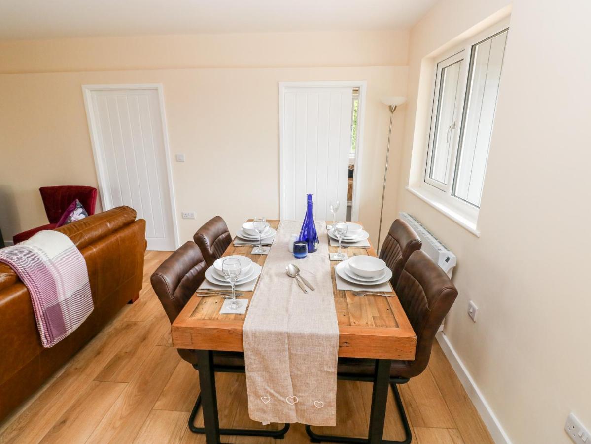 Ramsey Lodge Bier Wood Lodges Tenby Exteriör bild