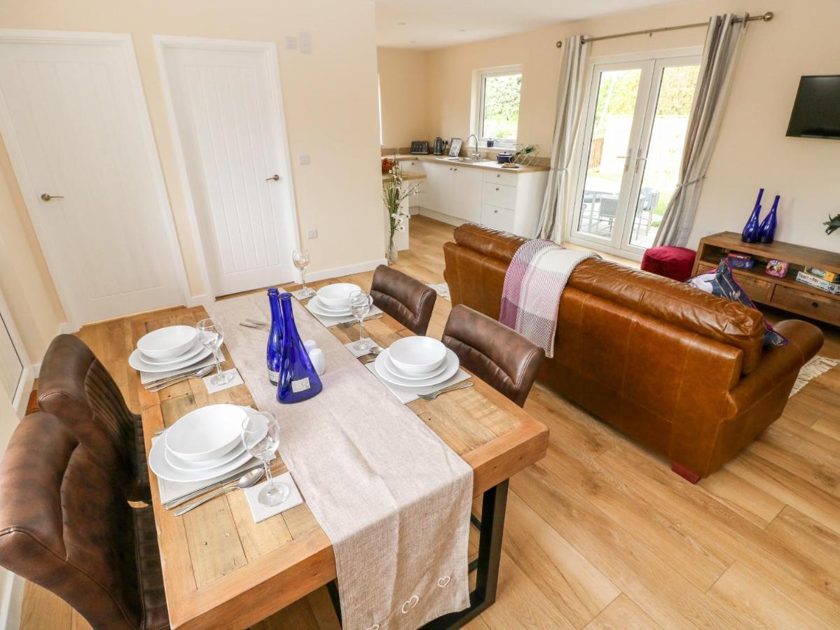 Ramsey Lodge Bier Wood Lodges Tenby Exteriör bild