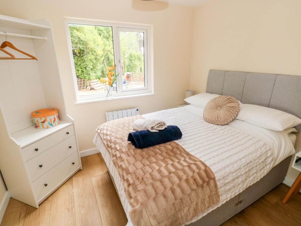 Ramsey Lodge Bier Wood Lodges Tenby Exteriör bild