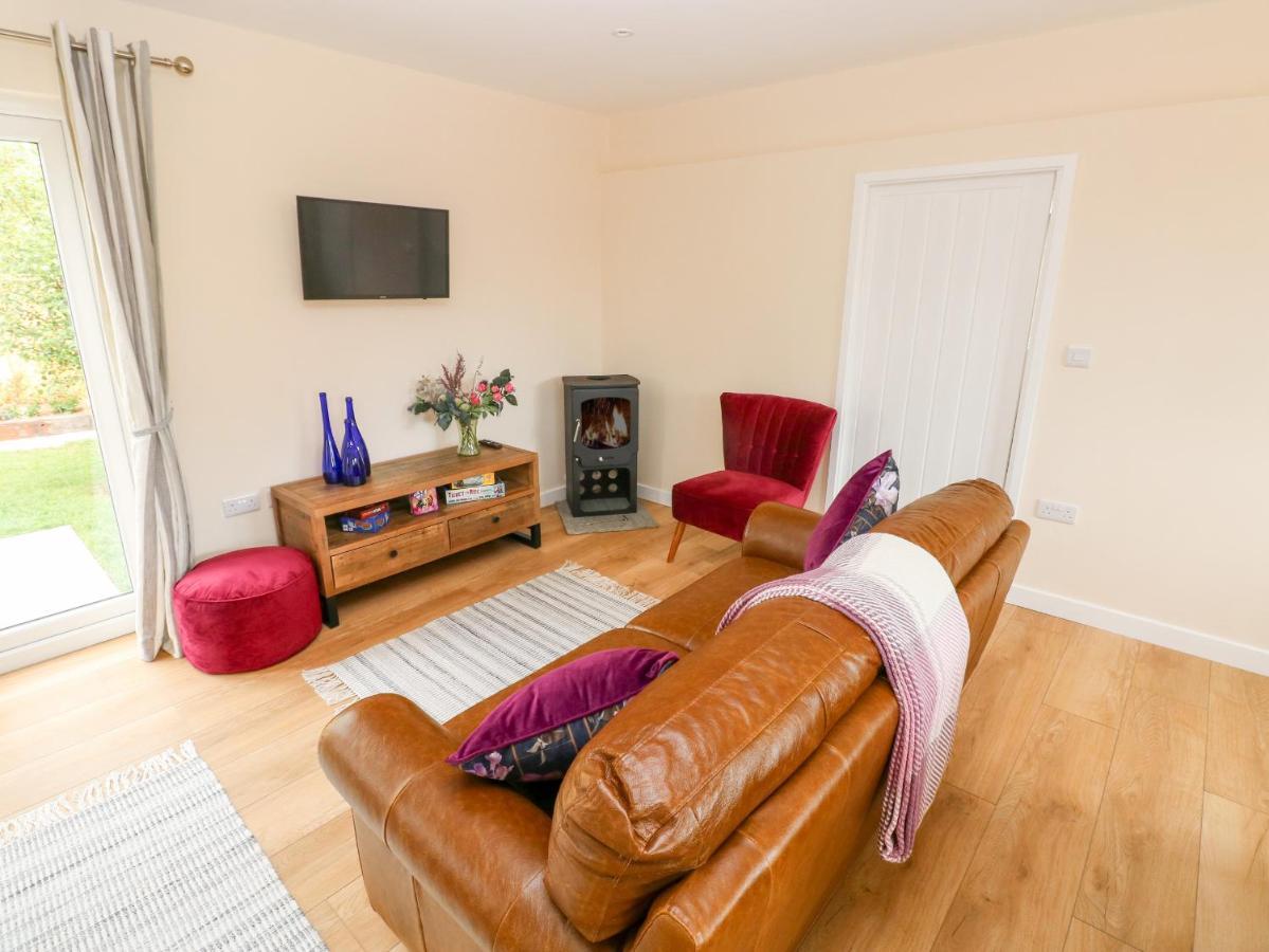 Ramsey Lodge Bier Wood Lodges Tenby Exteriör bild